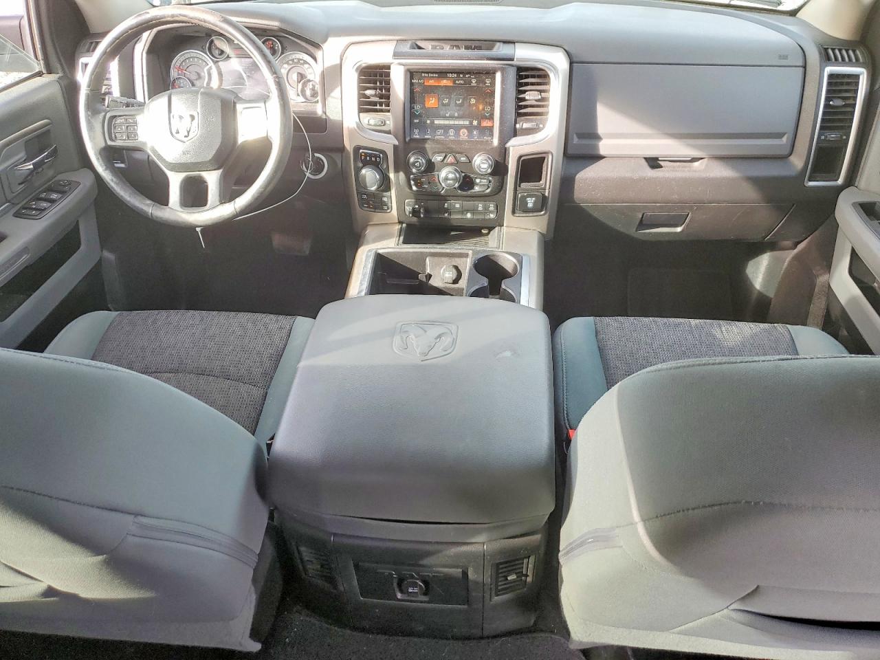 2015 RAM 1500 SLT photo 8