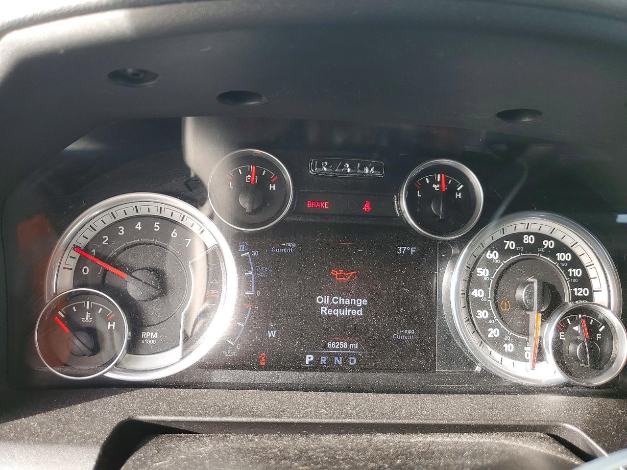 2015 RAM 1500 SLT photo 9
