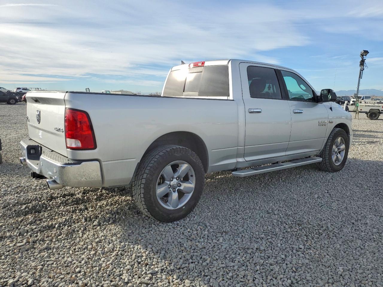 2015 RAM 1500 SLT photo 3