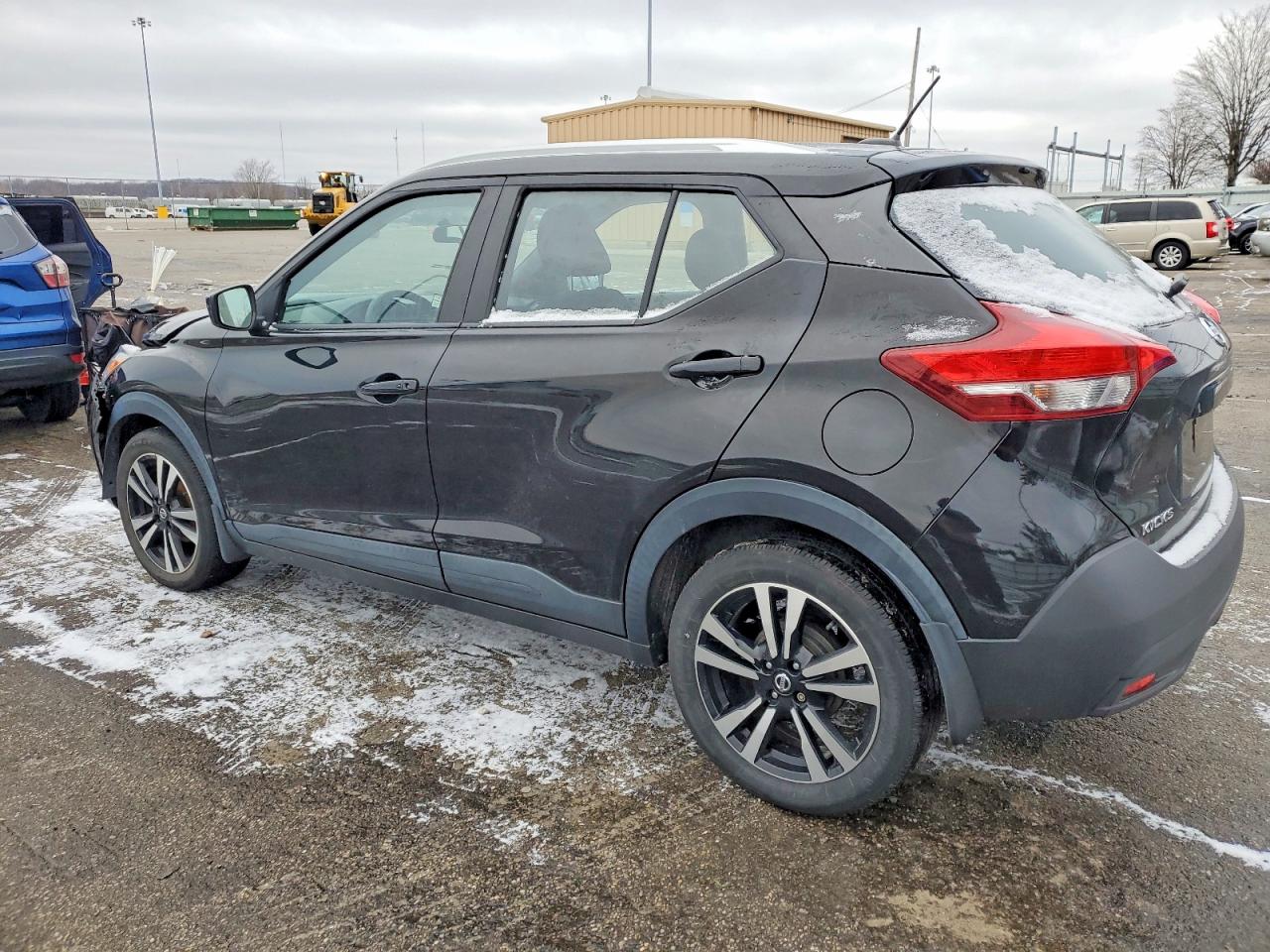 2018 NISSAN KICKS S photo 2