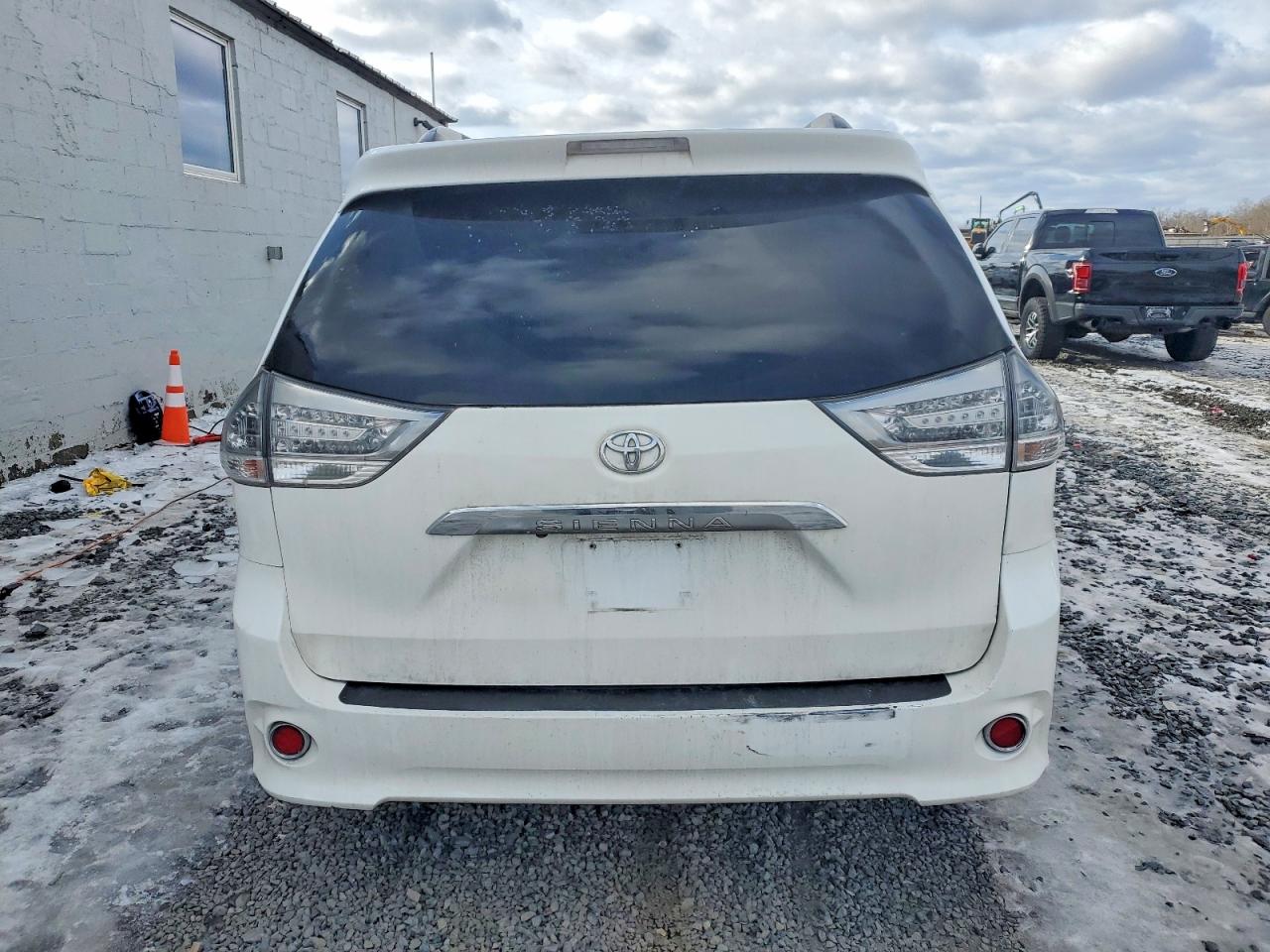2015 TOYOTA SIENNA SPORT photo 11