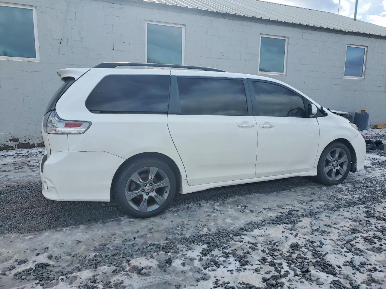 2015 TOYOTA SIENNA SPORT photo 5