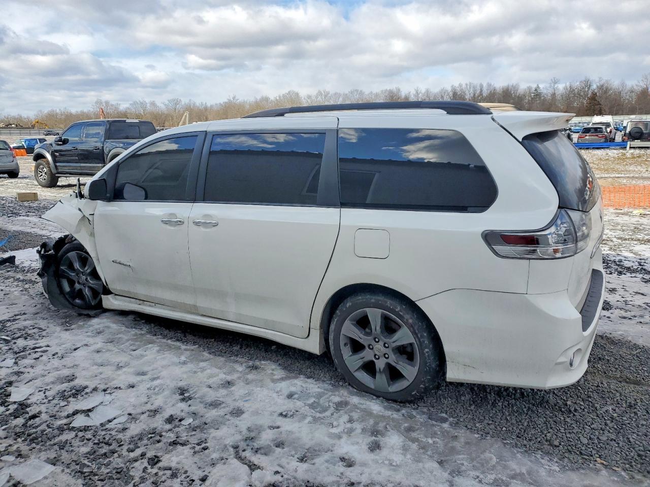 2015 TOYOTA SIENNA SPORT photo 3