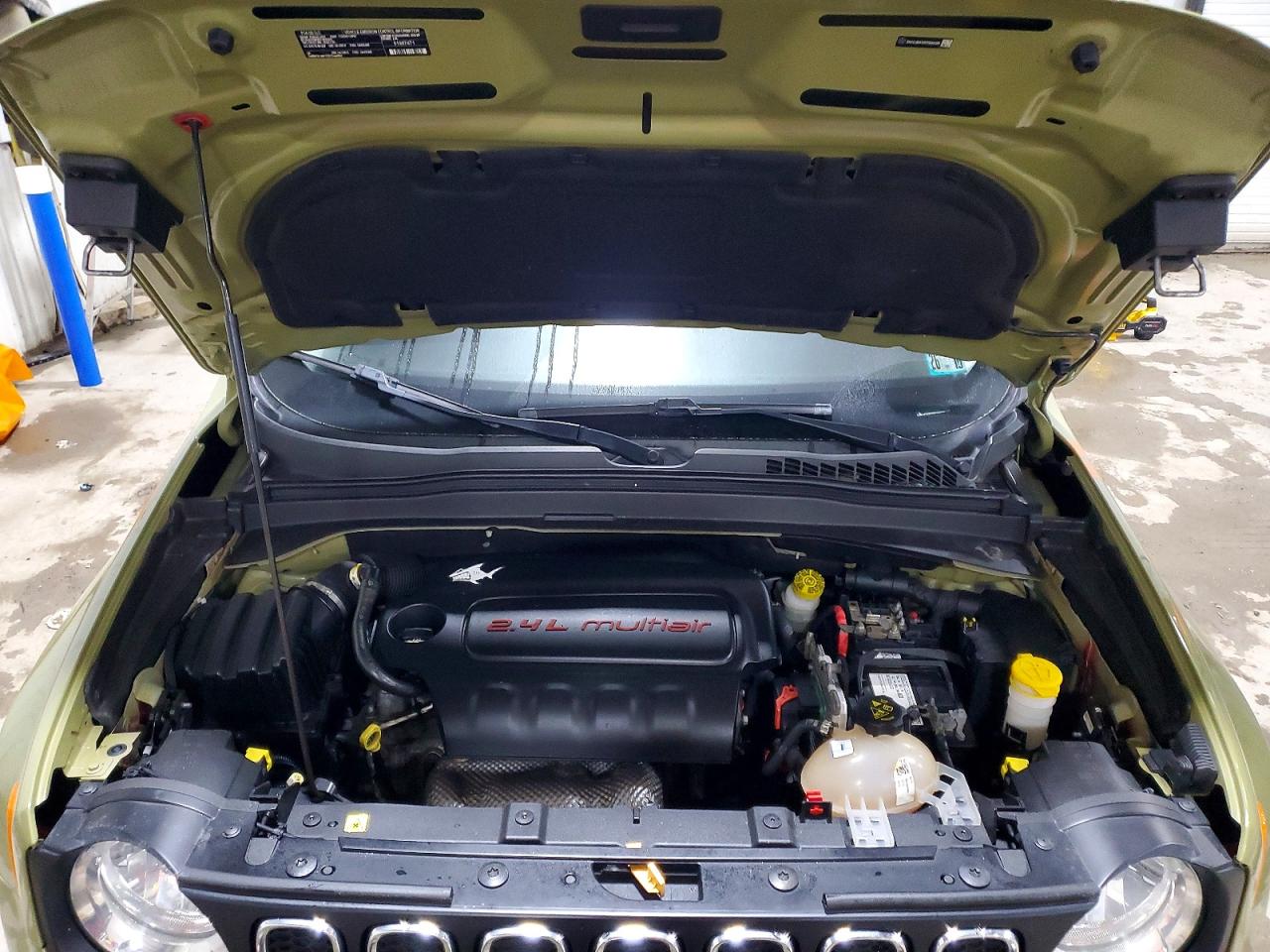 2015 JEEP RENEGADE SPORT photo 12