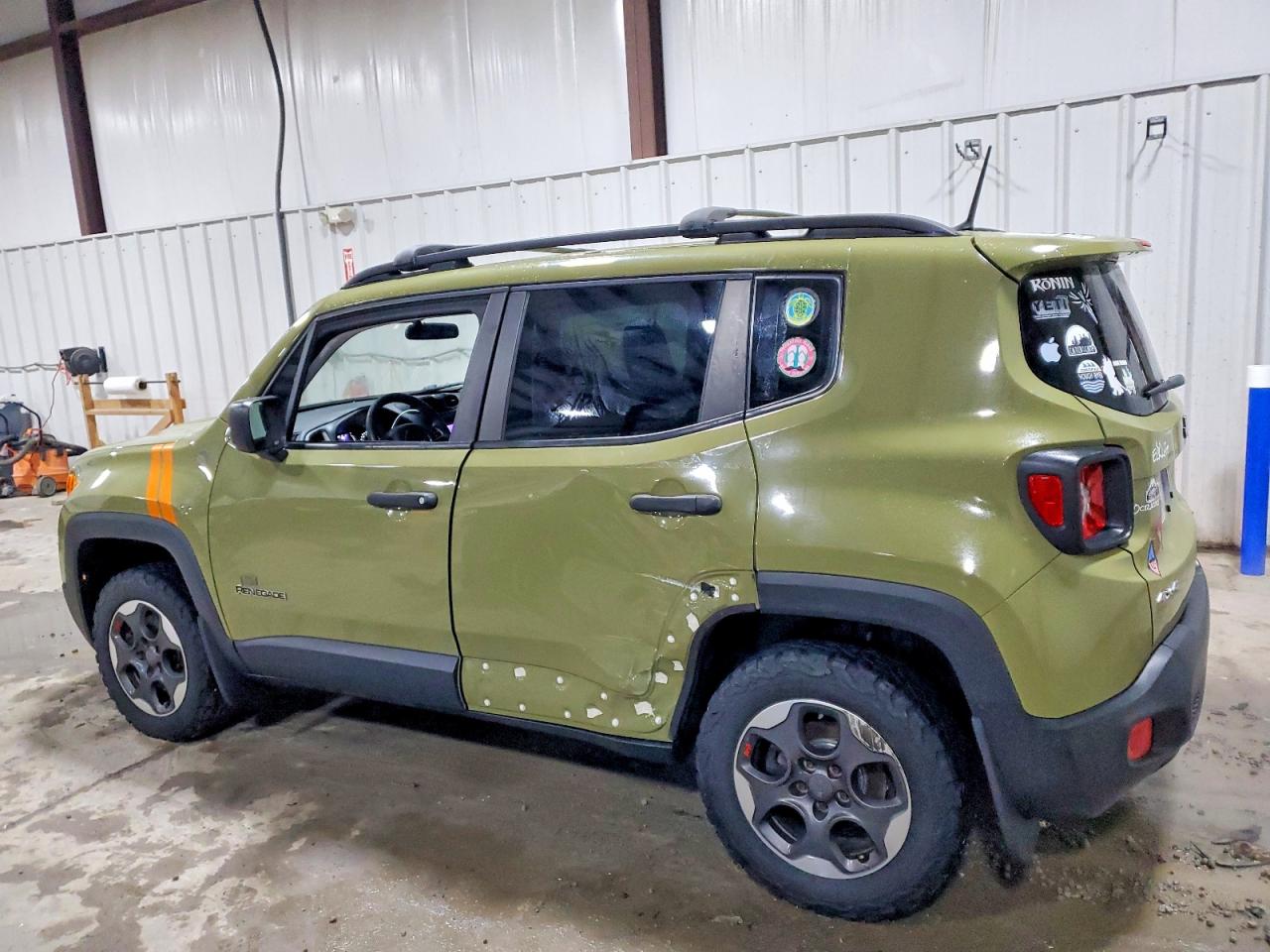 2015 JEEP RENEGADE SPORT photo 2