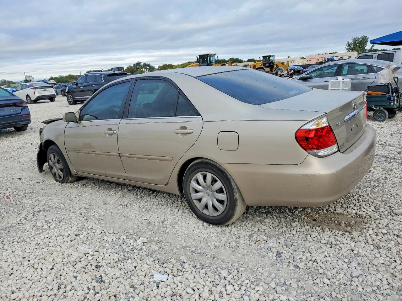 2006 TOYOTA CAMRY LE photo 2