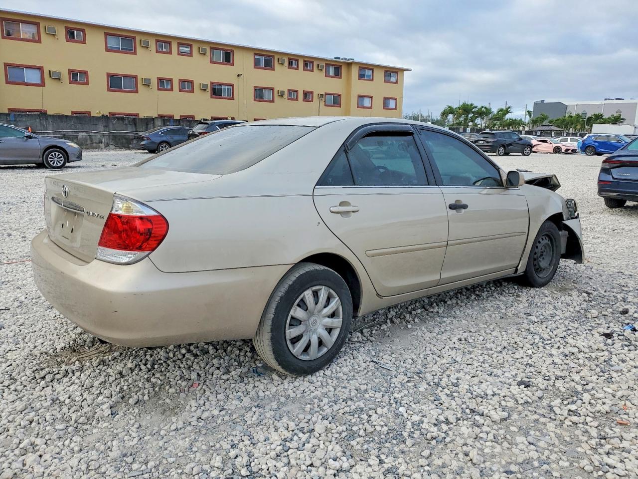 2006 TOYOTA CAMRY LE photo 3