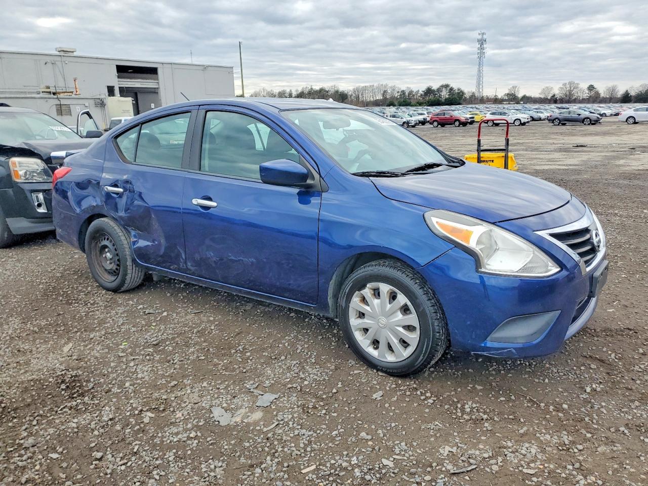 2019 NISSAN VERSA S photo 4