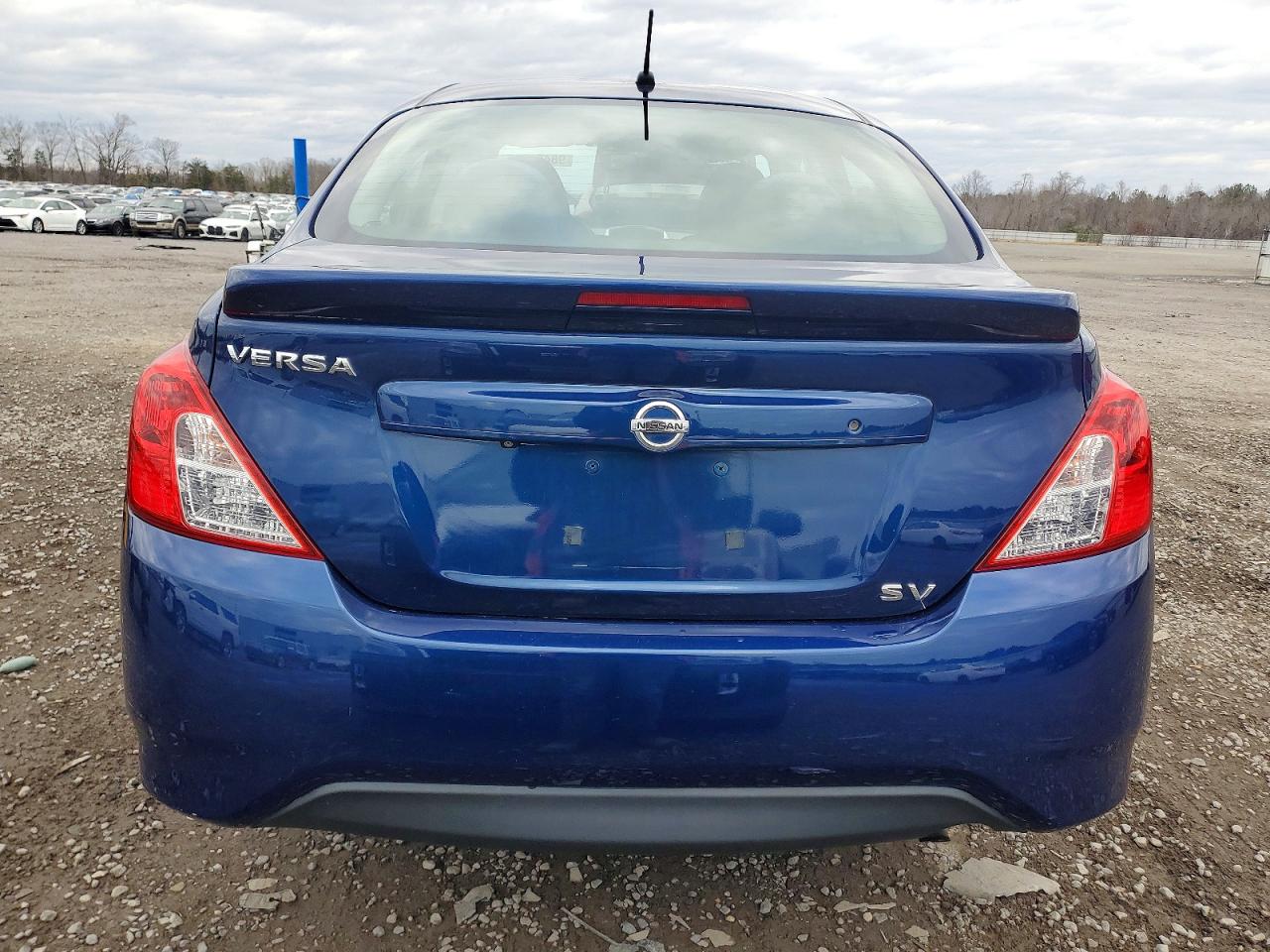 2019 NISSAN VERSA S photo 6