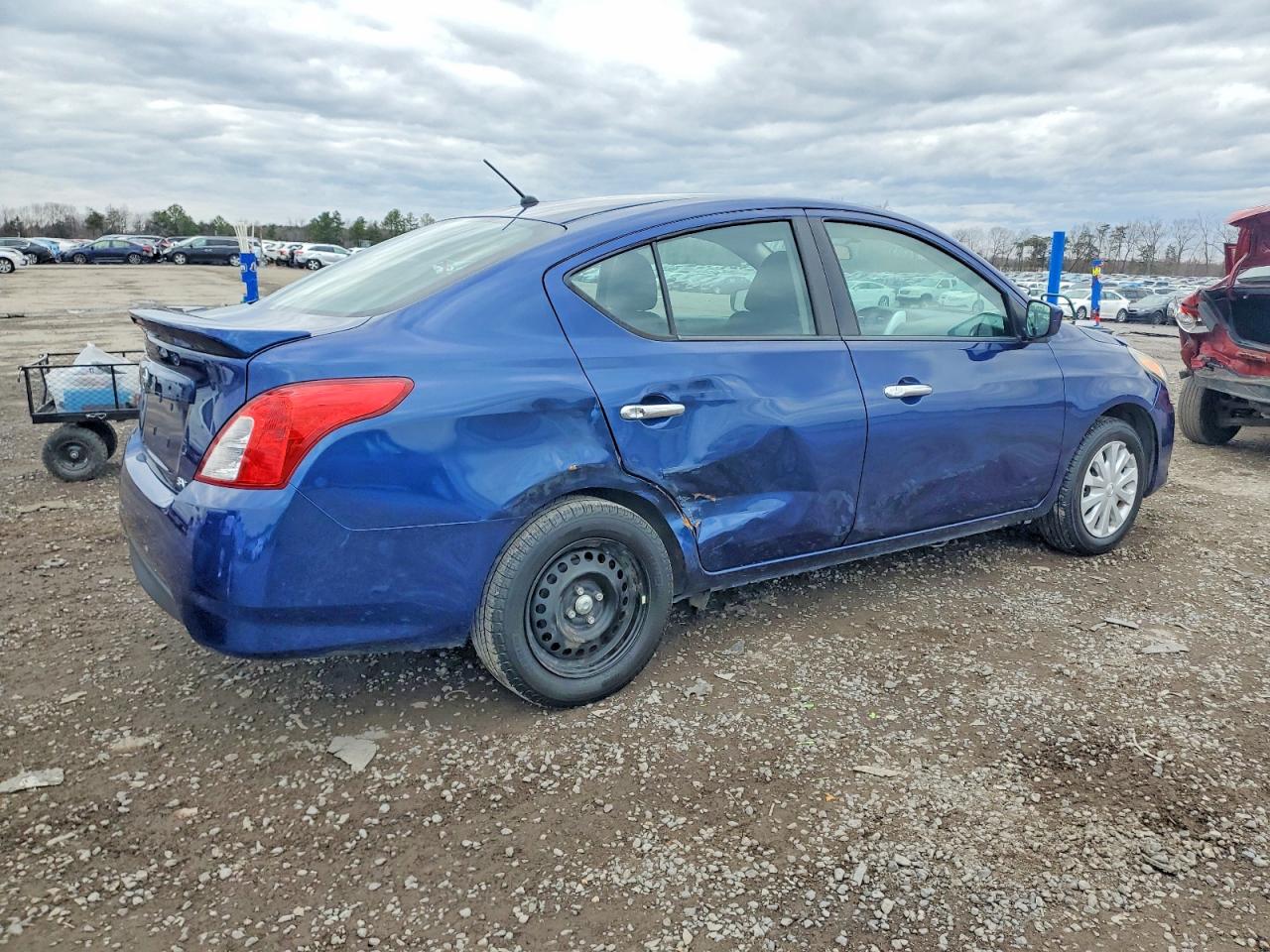 2019 NISSAN VERSA S photo 3