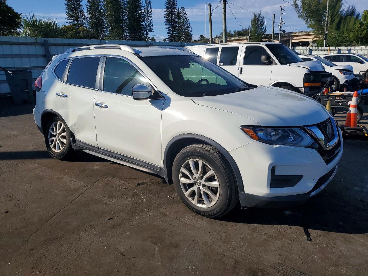 2018 NISSAN ROGUE S photo 4