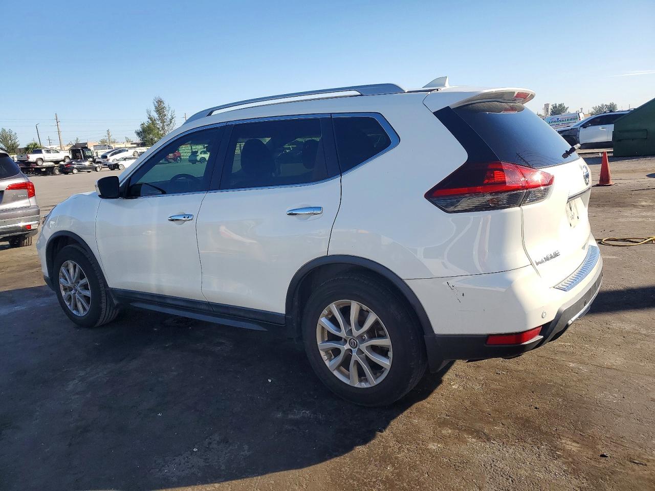 2018 NISSAN ROGUE S photo 2