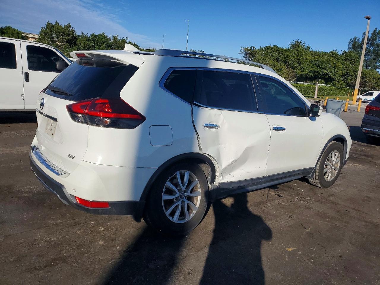 2018 NISSAN ROGUE S photo 3