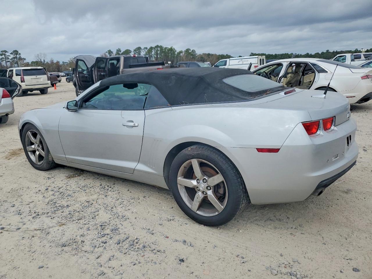 2011 CHEVROLET CAMARO LT photo 2