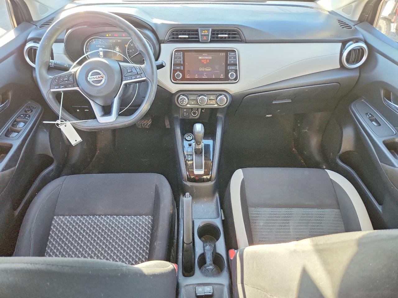 2021 NISSAN VERSA SV photo 8