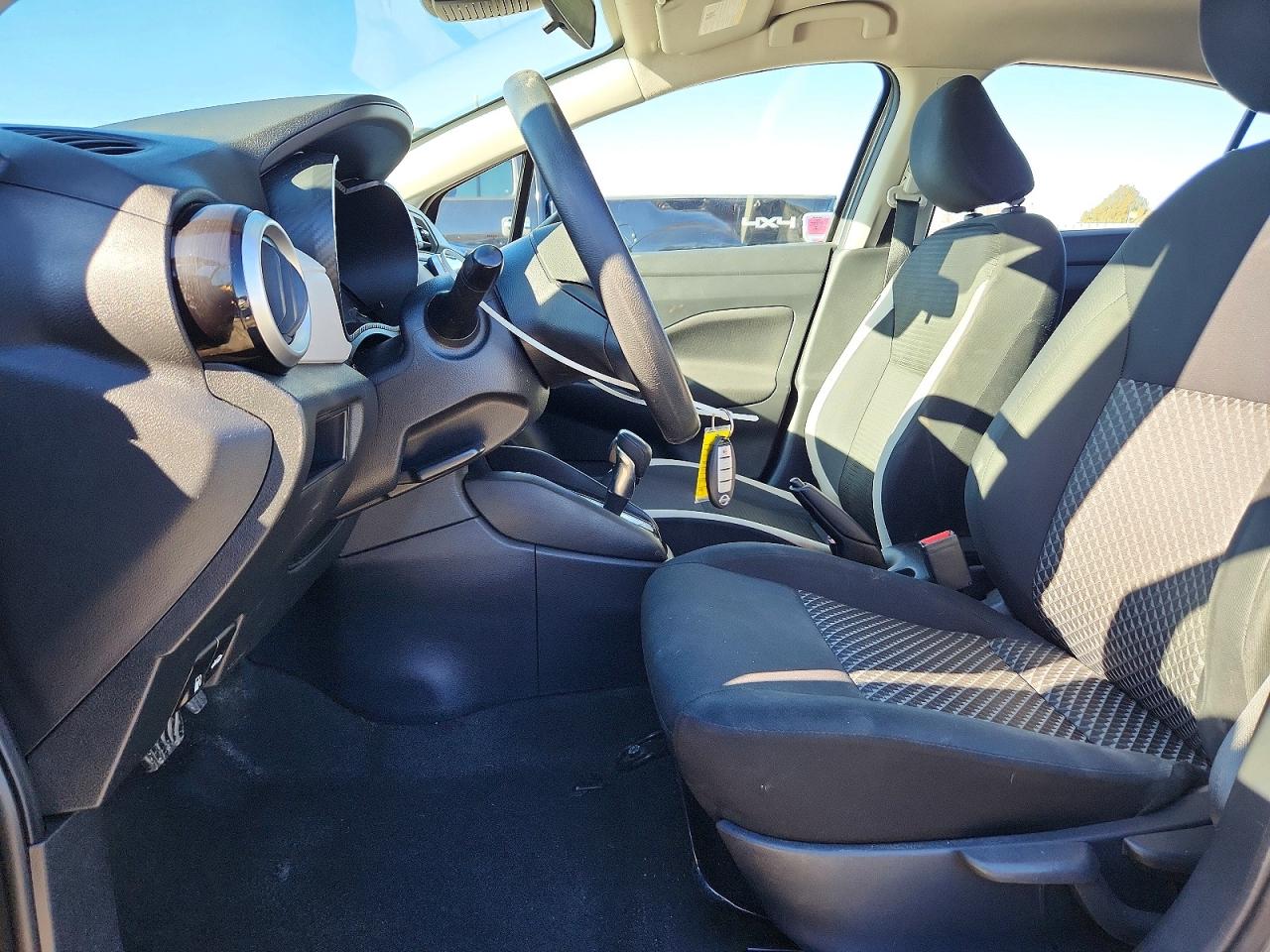 2021 NISSAN VERSA SV photo 7