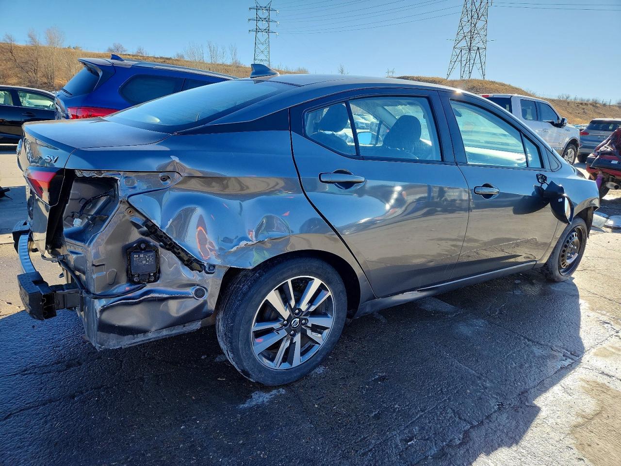 2021 NISSAN VERSA SV photo 3