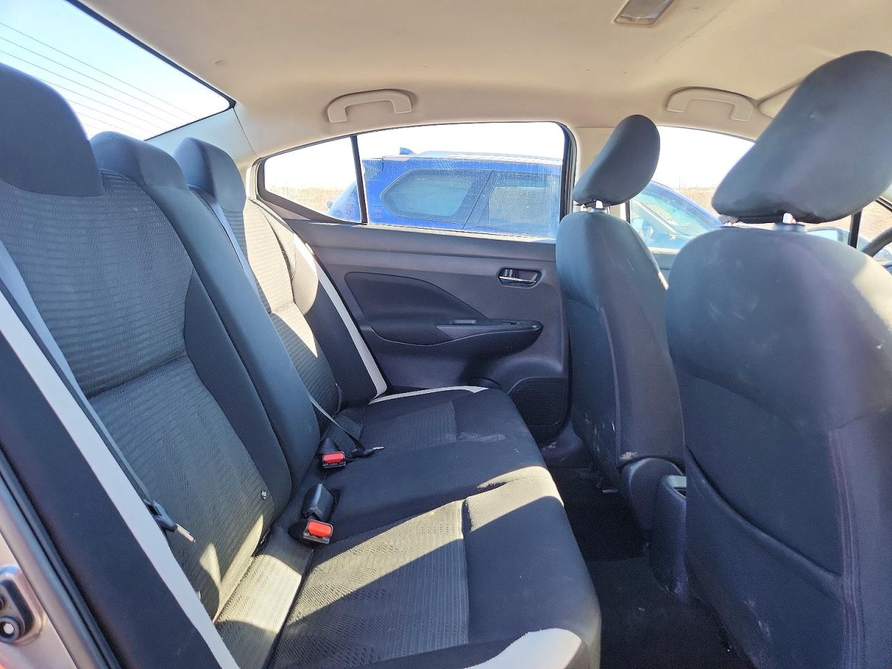 2021 NISSAN VERSA SV photo 10