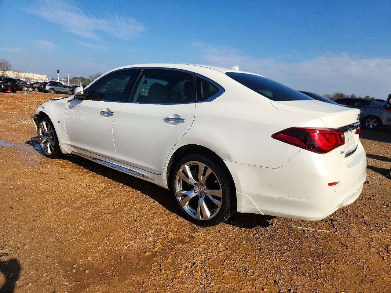 2018 INFINITI Q70L 3.7 LUXE photo 2