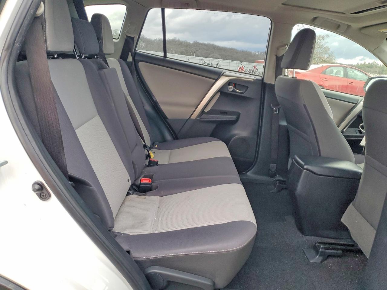 2015 TOYOTA RAV4 XLE photo 10