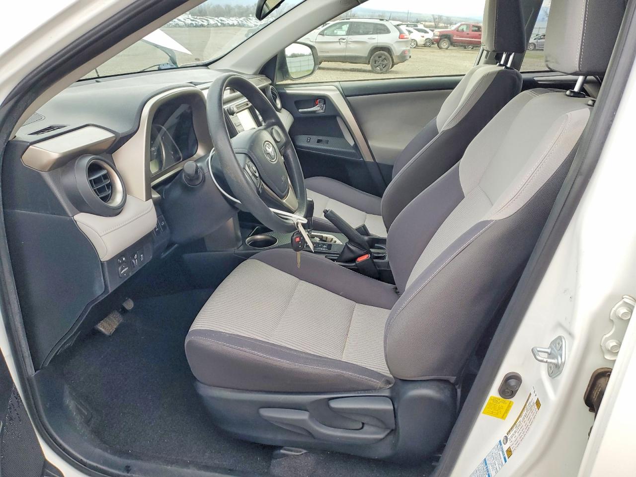2015 TOYOTA RAV4 XLE photo 7
