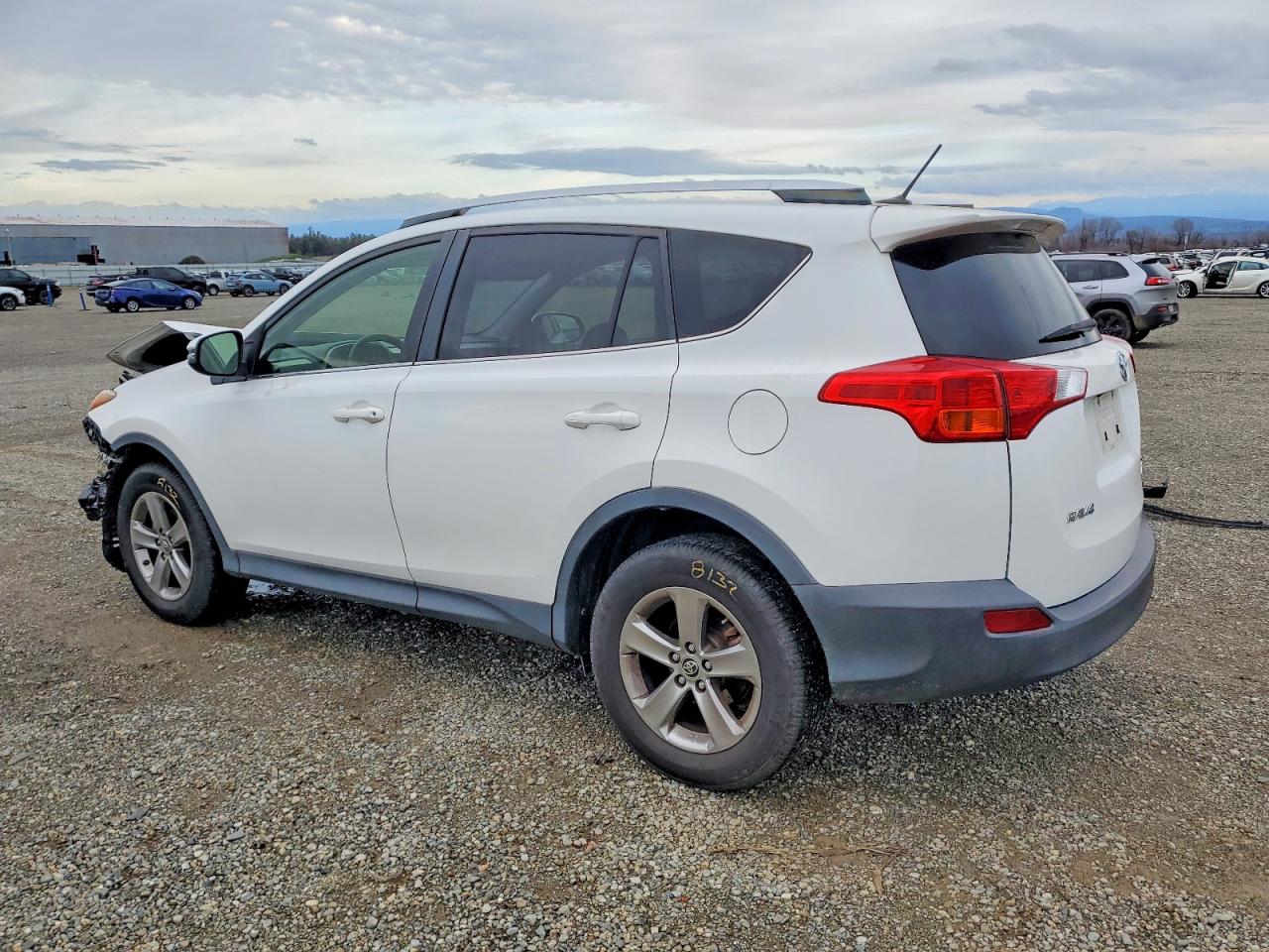 2015 TOYOTA RAV4 XLE photo 2