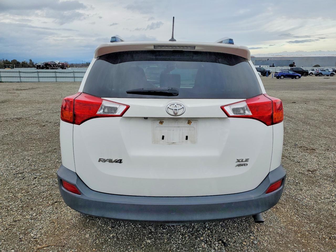 2015 TOYOTA RAV4 XLE photo 6