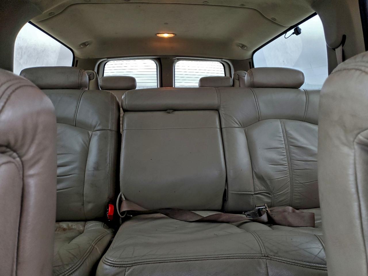 2001 CHEVROLET SUBURBAN C1500 photo 19