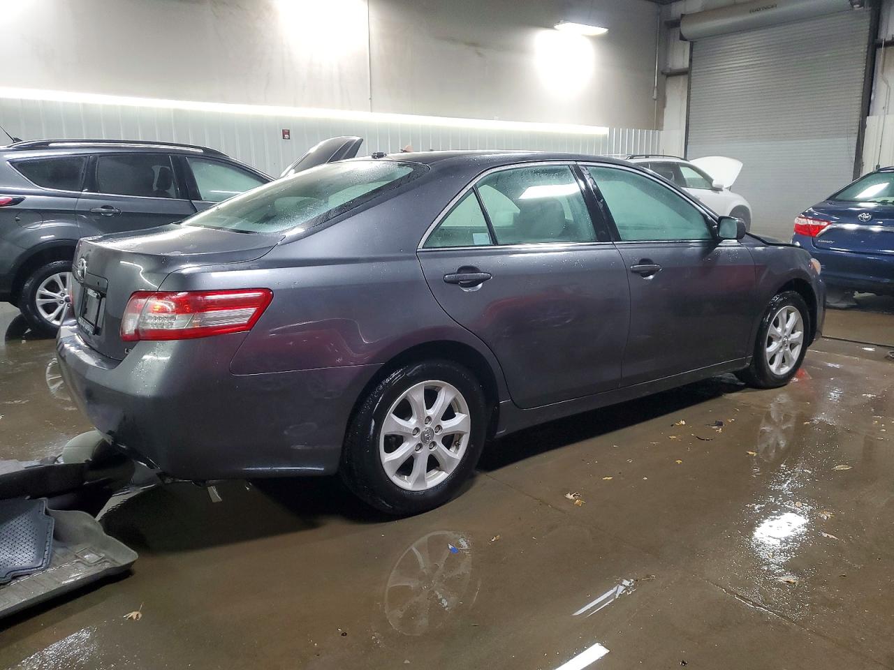2011 TOYOTA CAMRY BASE photo 3