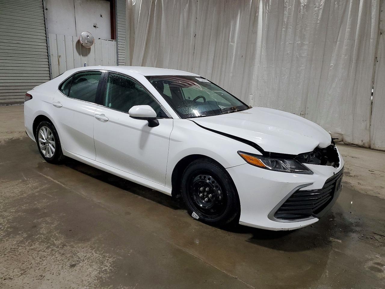 2024 TOYOTA CAMRY LE photo 4