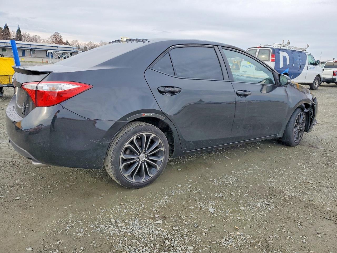 2014 TOYOTA COROLLA L photo 3