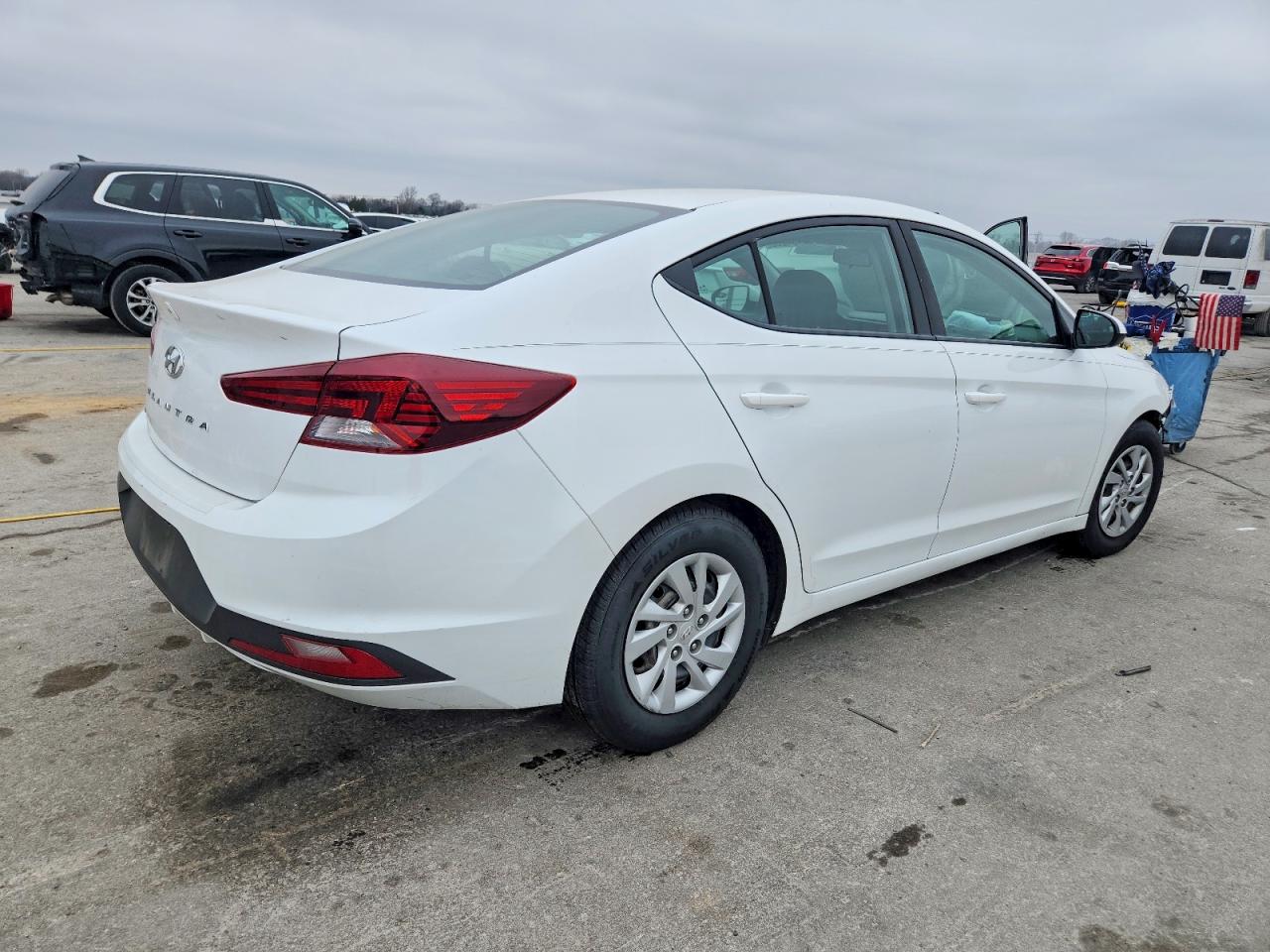 2019 HYUNDAI ELANTRA SE photo 3