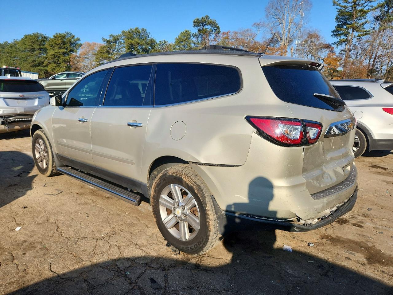 2014 CHEVROLET TRAVERSE LT photo 2