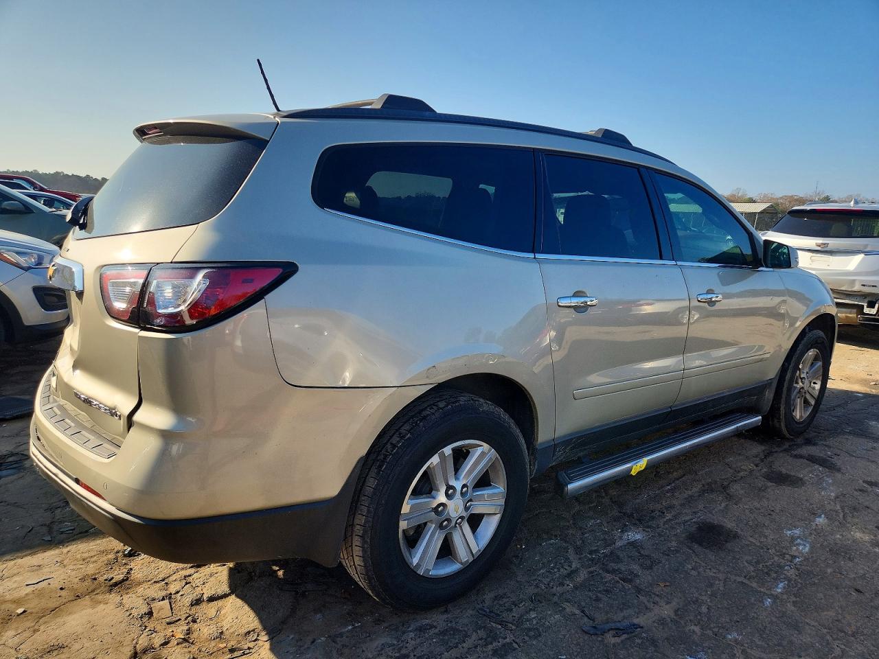 2014 CHEVROLET TRAVERSE LT photo 3