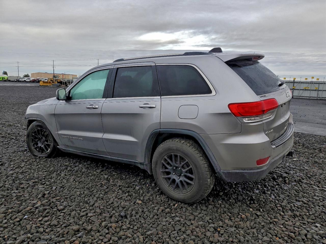 2015 JEEP GRAND CHEROKEE LAREDO photo 2