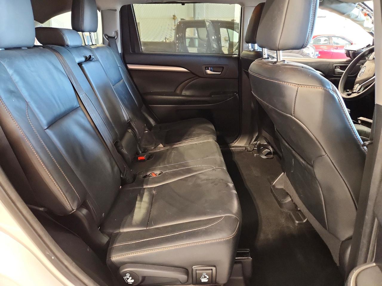 2016 TOYOTA HIGHLANDER XLE photo 11