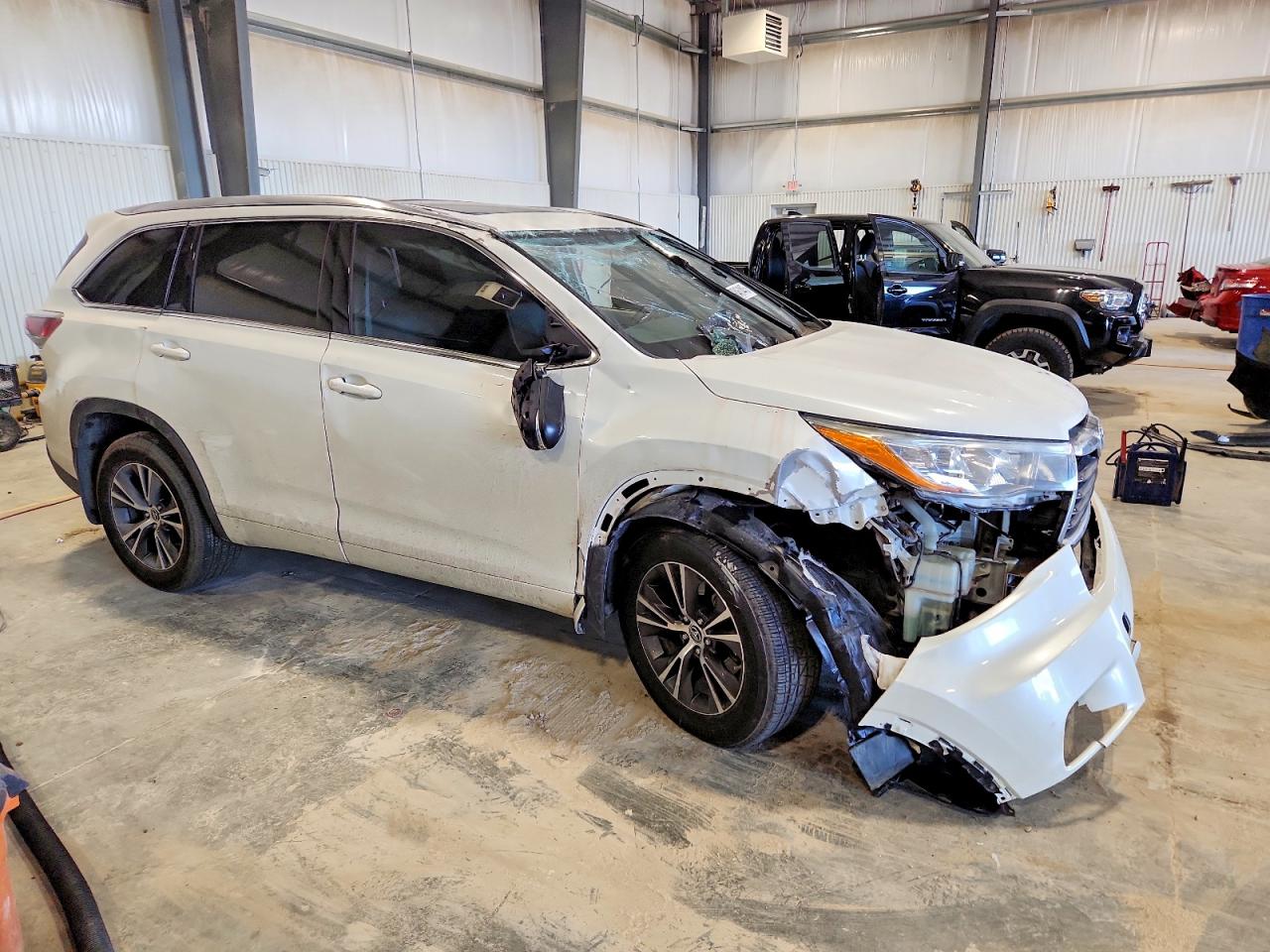 2016 TOYOTA HIGHLANDER XLE photo 4