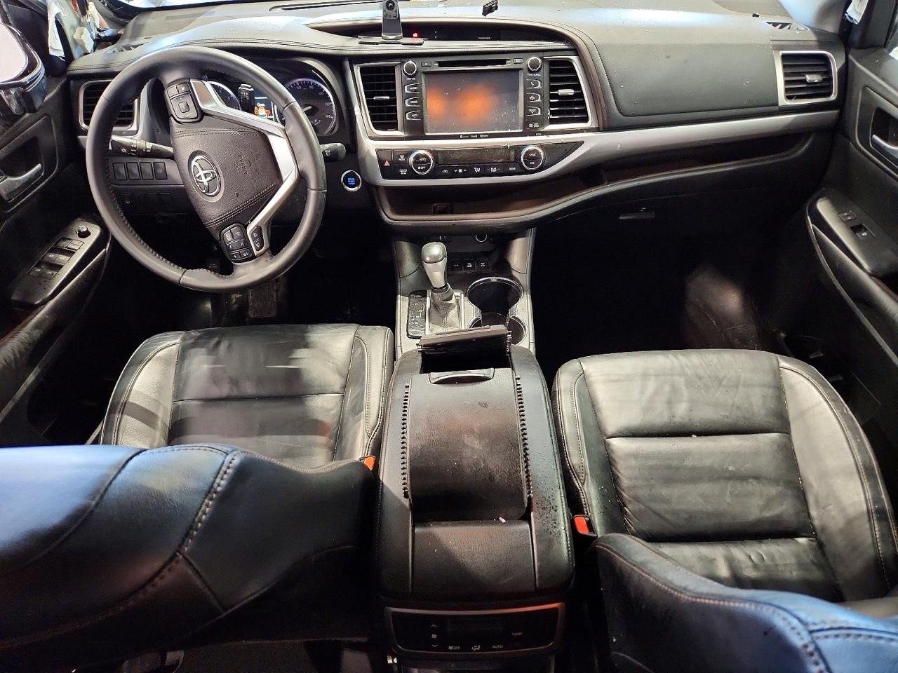 2016 TOYOTA HIGHLANDER XLE photo 8