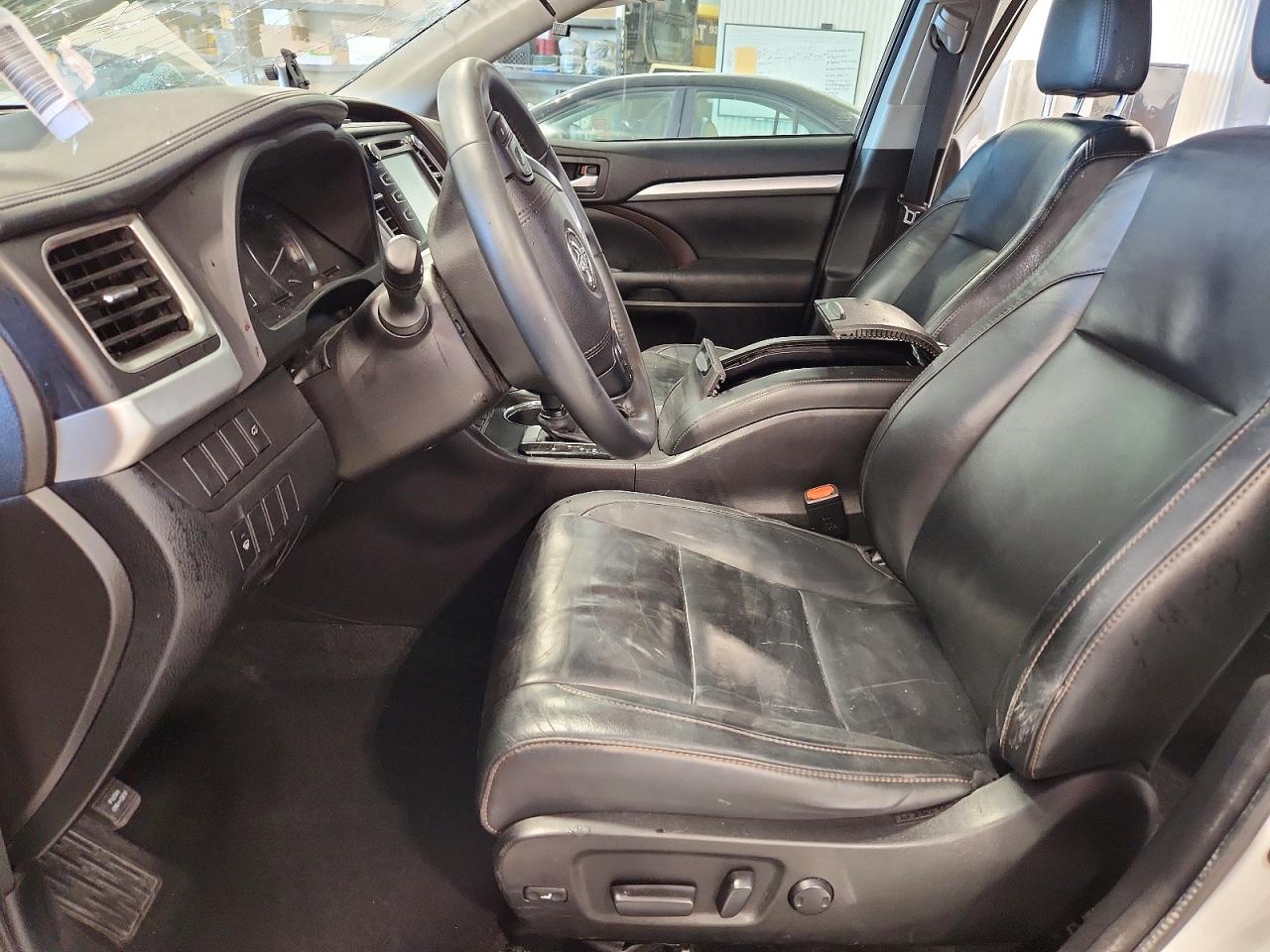 2016 TOYOTA HIGHLANDER XLE photo 7