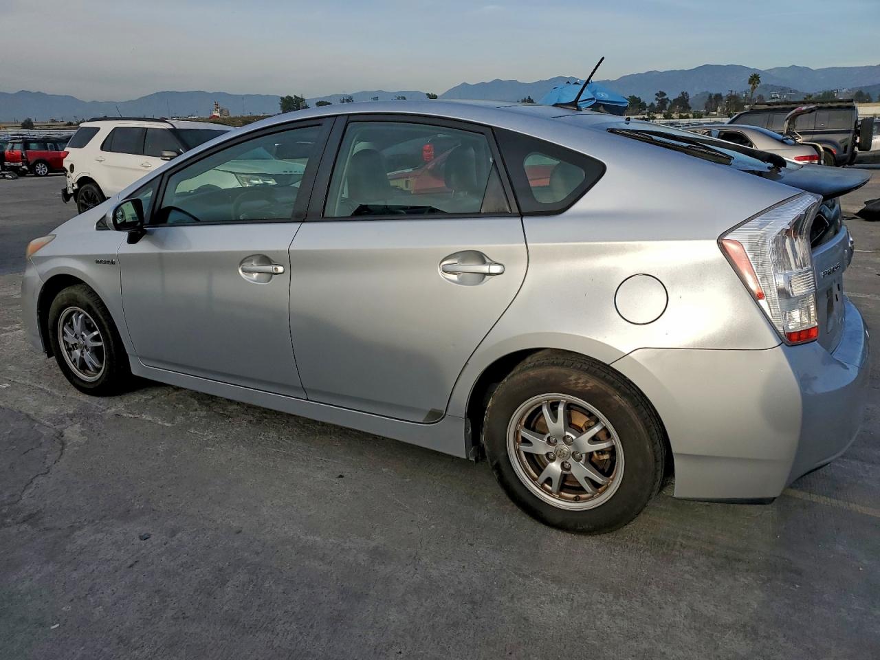 2011 TOYOTA PRIUS photo 2