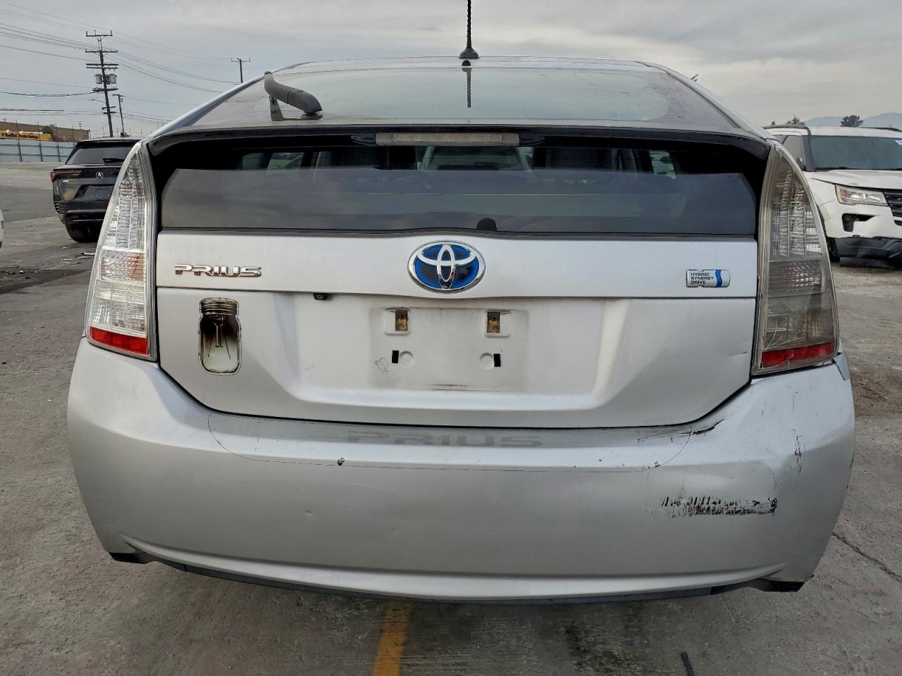 2011 TOYOTA PRIUS photo 6
