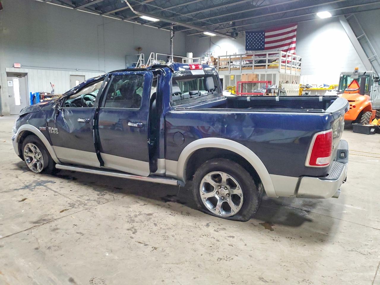 2016 RAM 1500 LARAMIE photo 2