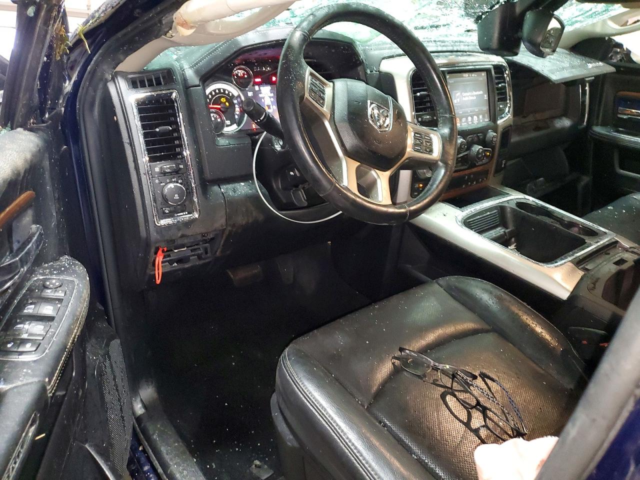 2016 RAM 1500 LARAMIE photo 8