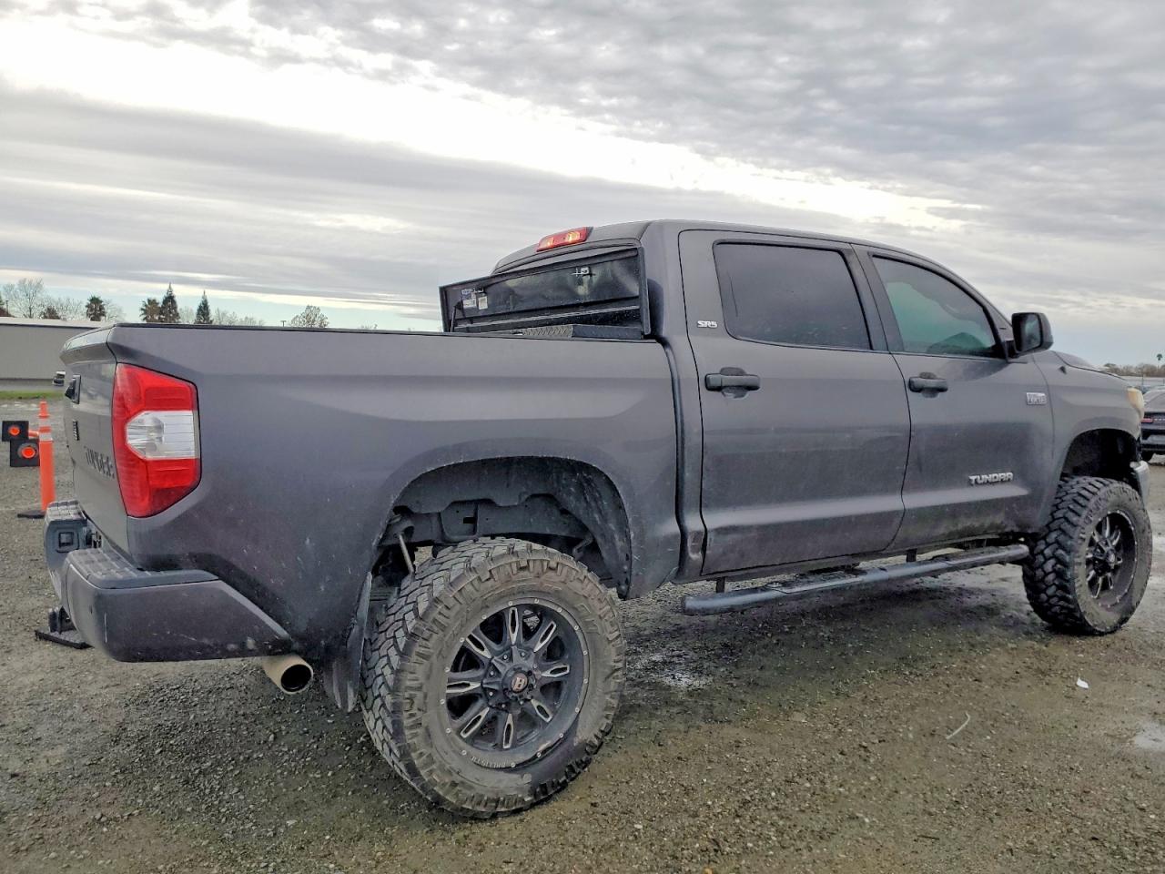 2018 TOYOTA TUNDRA CREWMAX SR5 photo 3