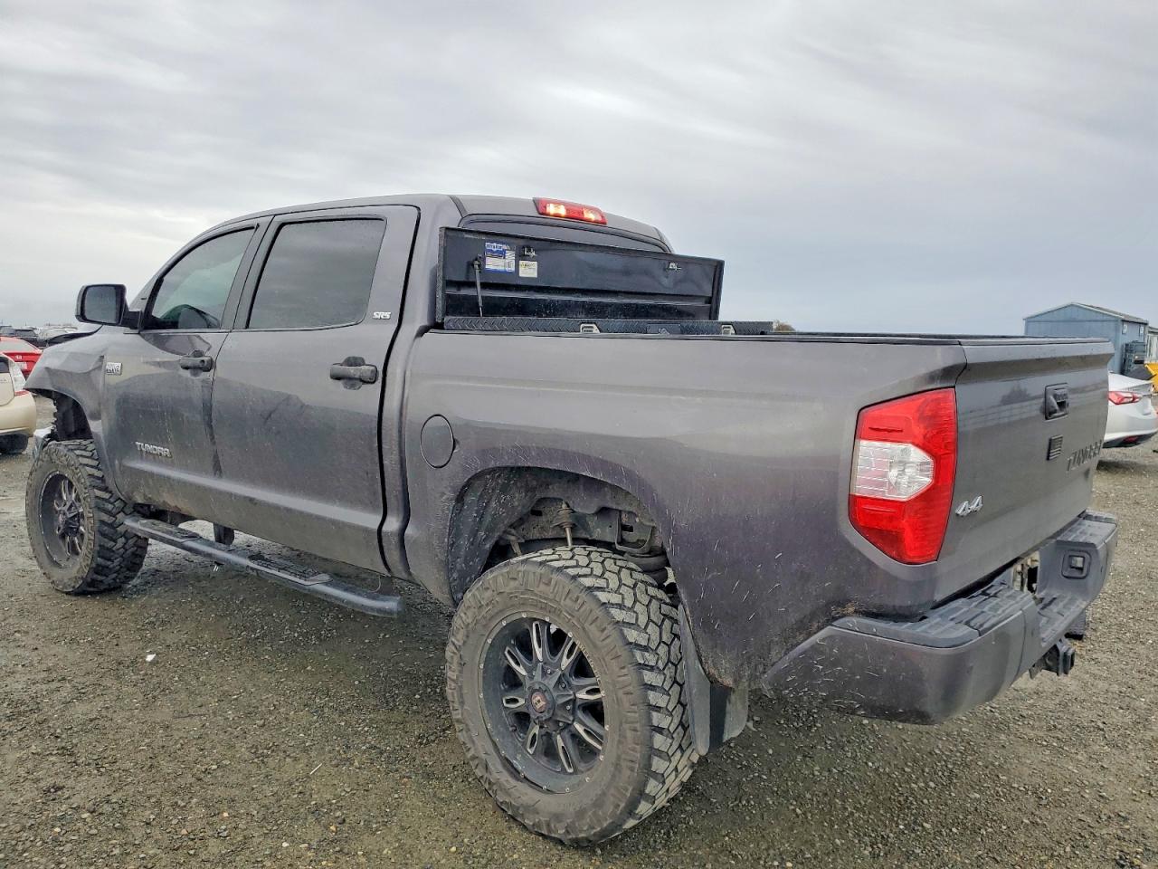 2018 TOYOTA TUNDRA CREWMAX SR5 photo 2