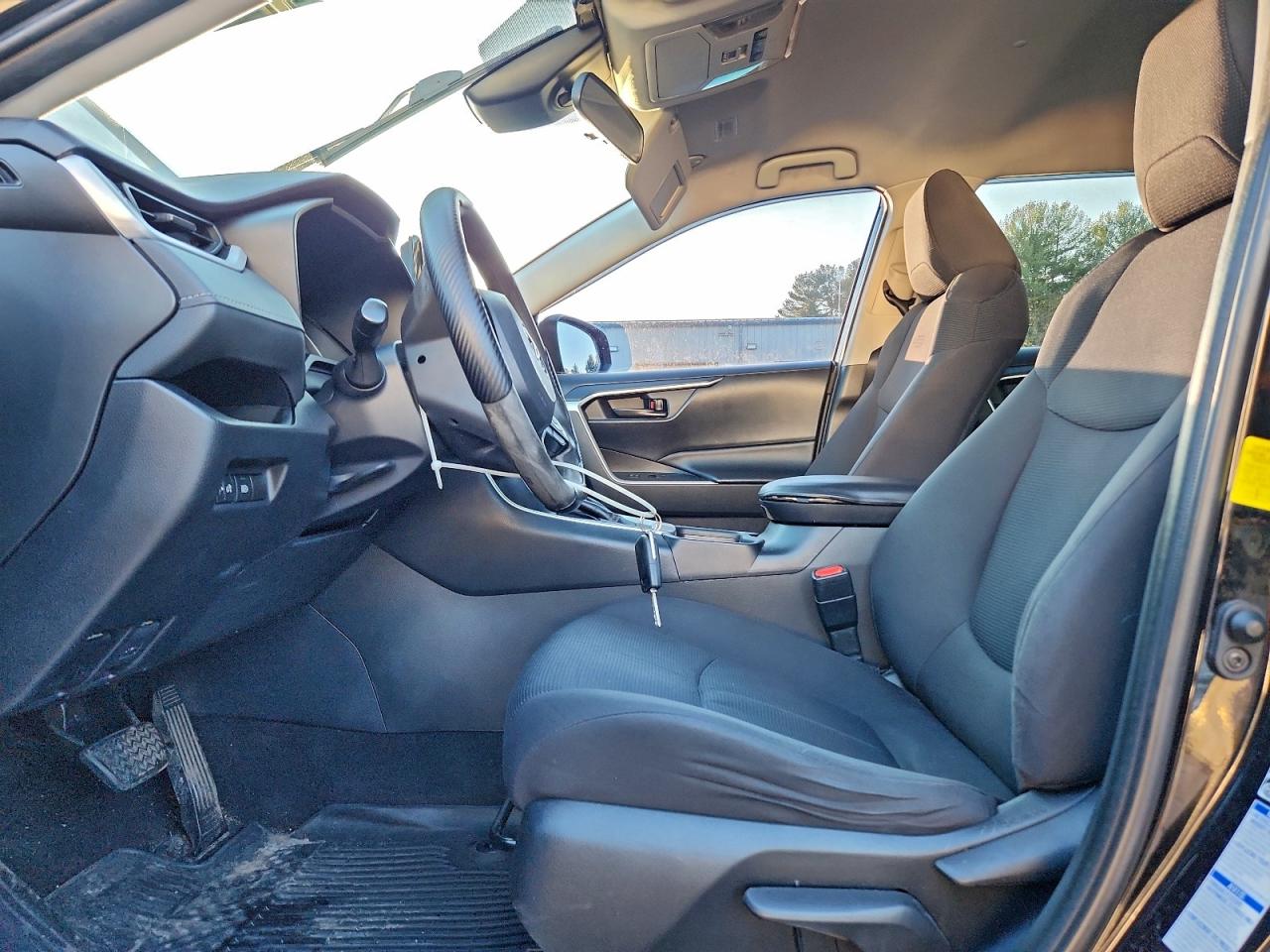 2019 TOYOTA RAV4 LE photo 7