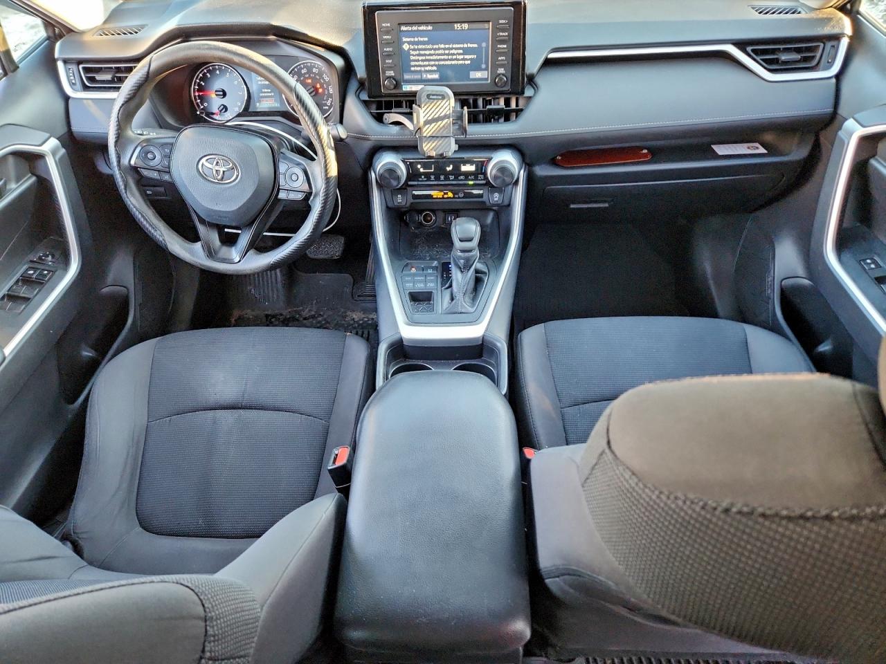 2019 TOYOTA RAV4 LE photo 8