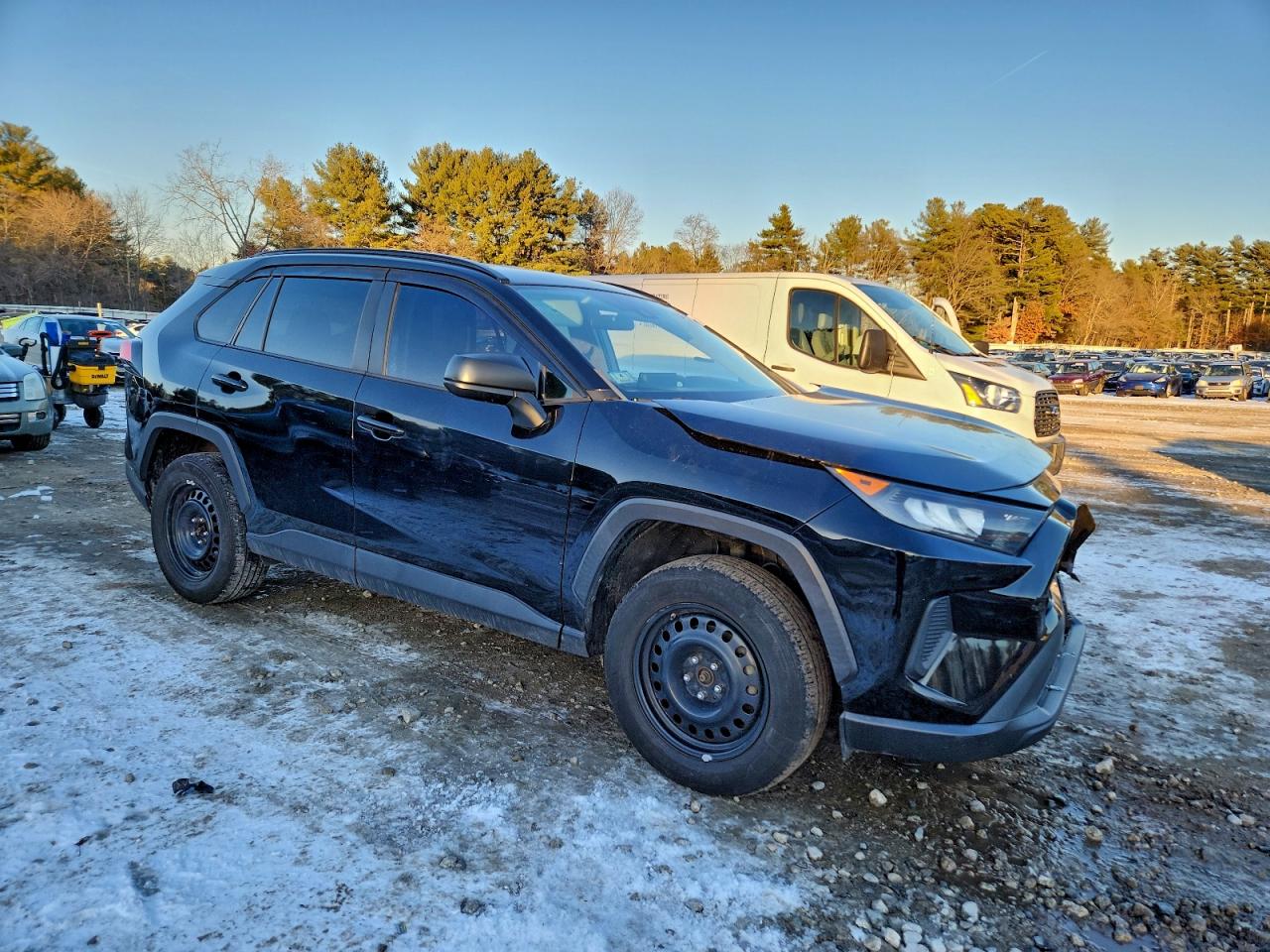 2019 TOYOTA RAV4 LE photo 4