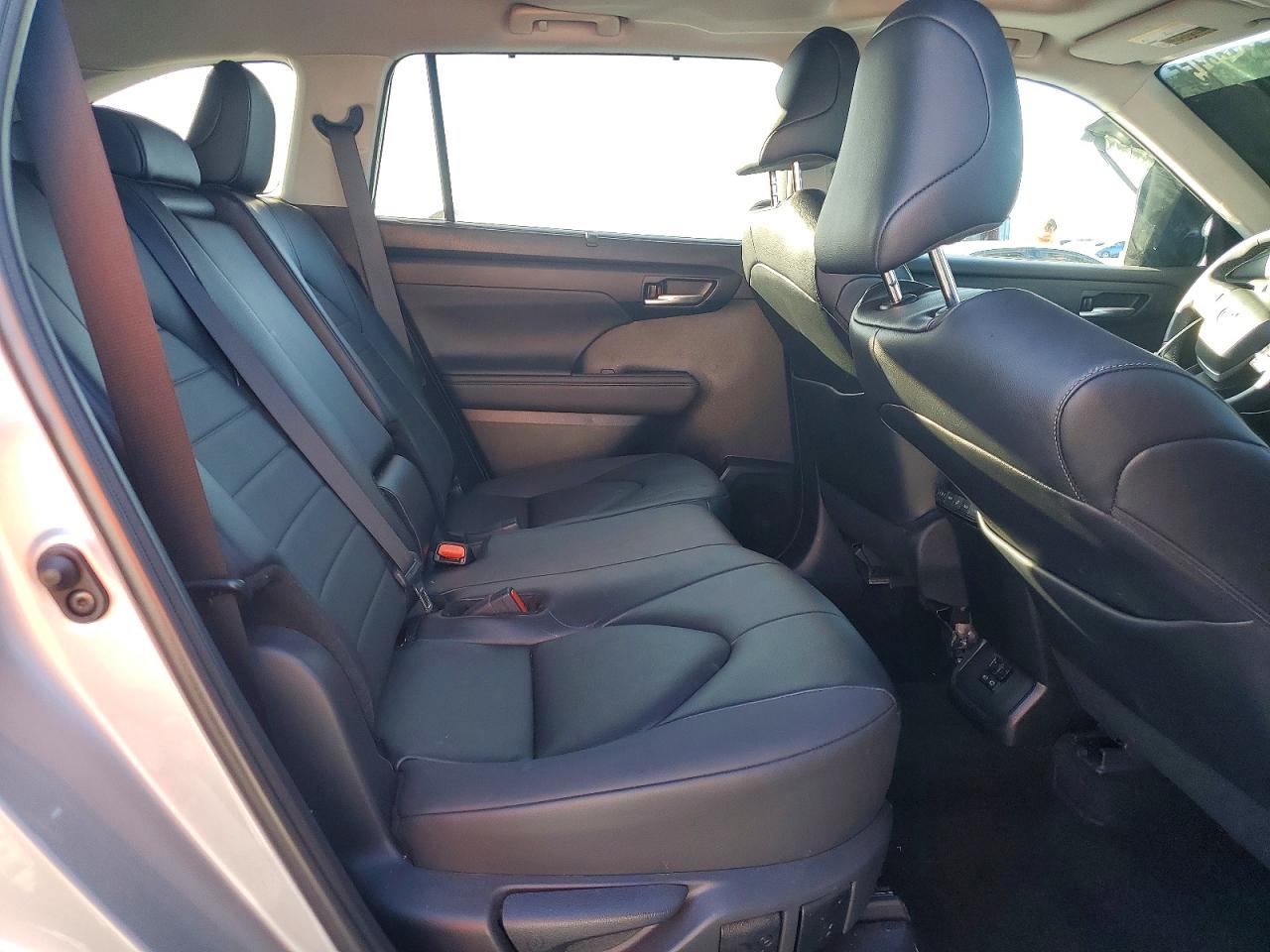 2024 TOYOTA HIGHLANDER HYBRID XLE photo 11