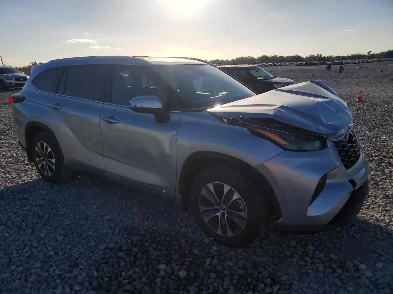 2024 TOYOTA HIGHLANDER HYBRID XLE photo 4
